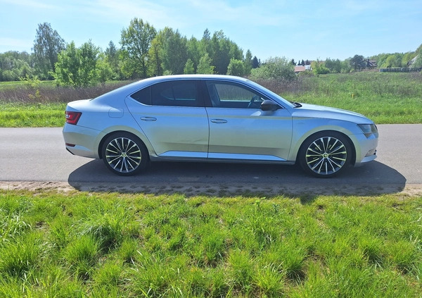 Skoda Superb cena 84000 przebieg: 112000, rok produkcji 2019 z Przedbórz małe 137